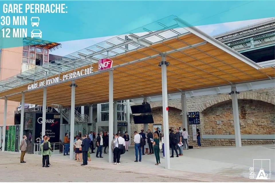 Le Chantegrillet Grand Studio Quiet Garden Apartment in Lyon