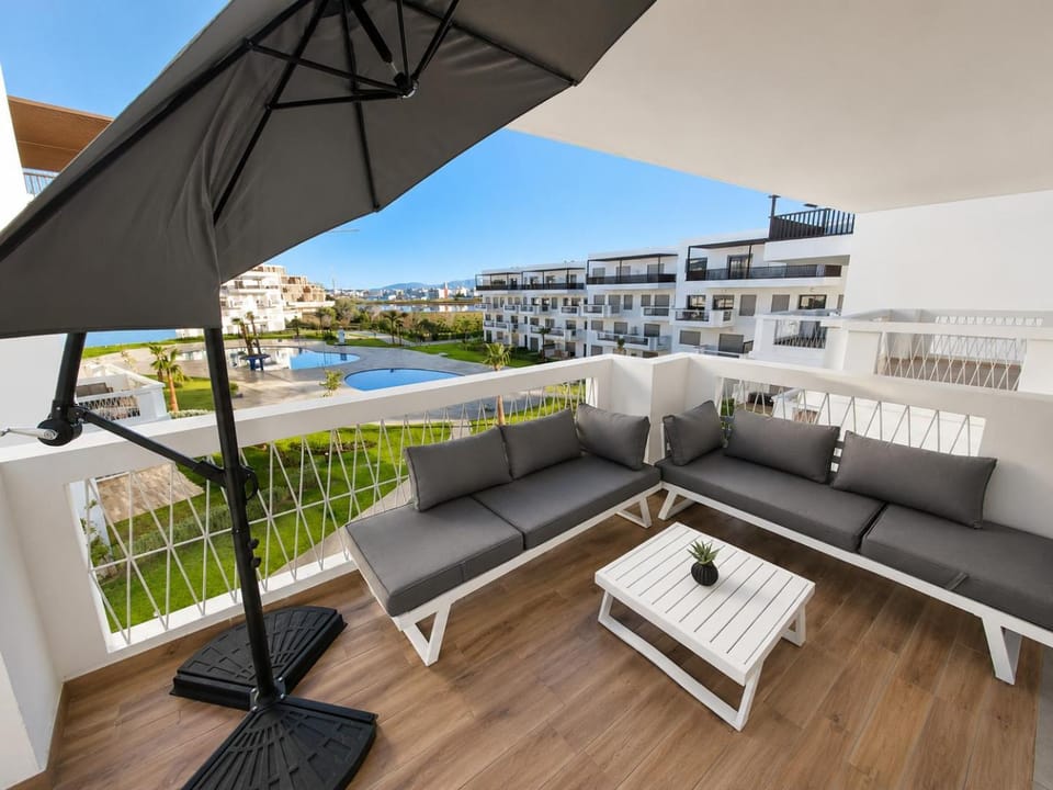 Balcony/Terrace, Seating area, Mountain view, Pool view