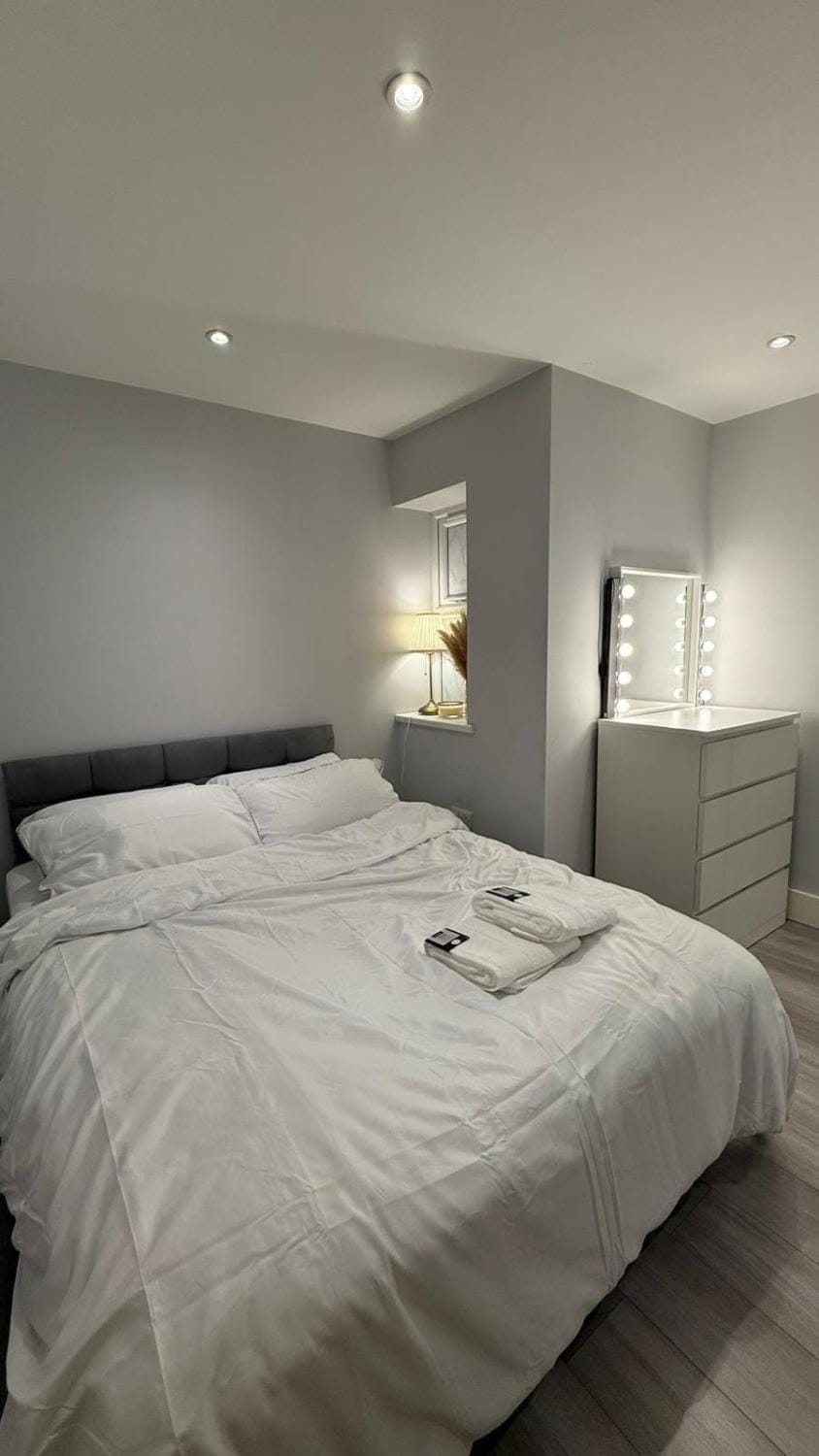 Luxury cozy modern flat Apartment in London Borough of Ealing