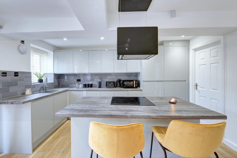 Coffee/tea facilities, microwave, stove, toaster, kitchen