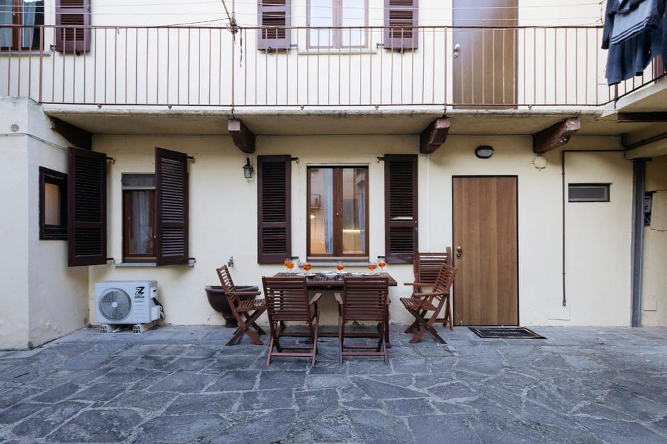 Dining area, Inner courtyard view