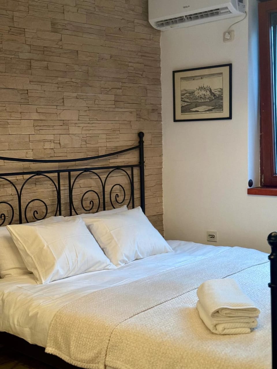 Bed, Bedroom, air conditioner