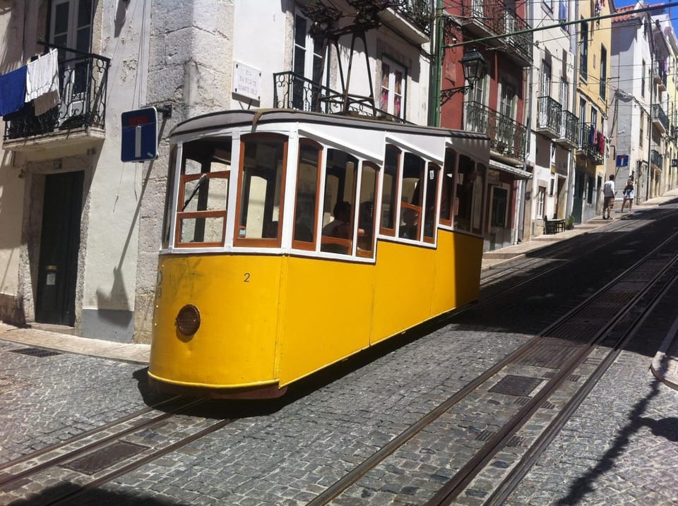 Duarte Belo Bica 4 Rooms Apartment in Lisbon