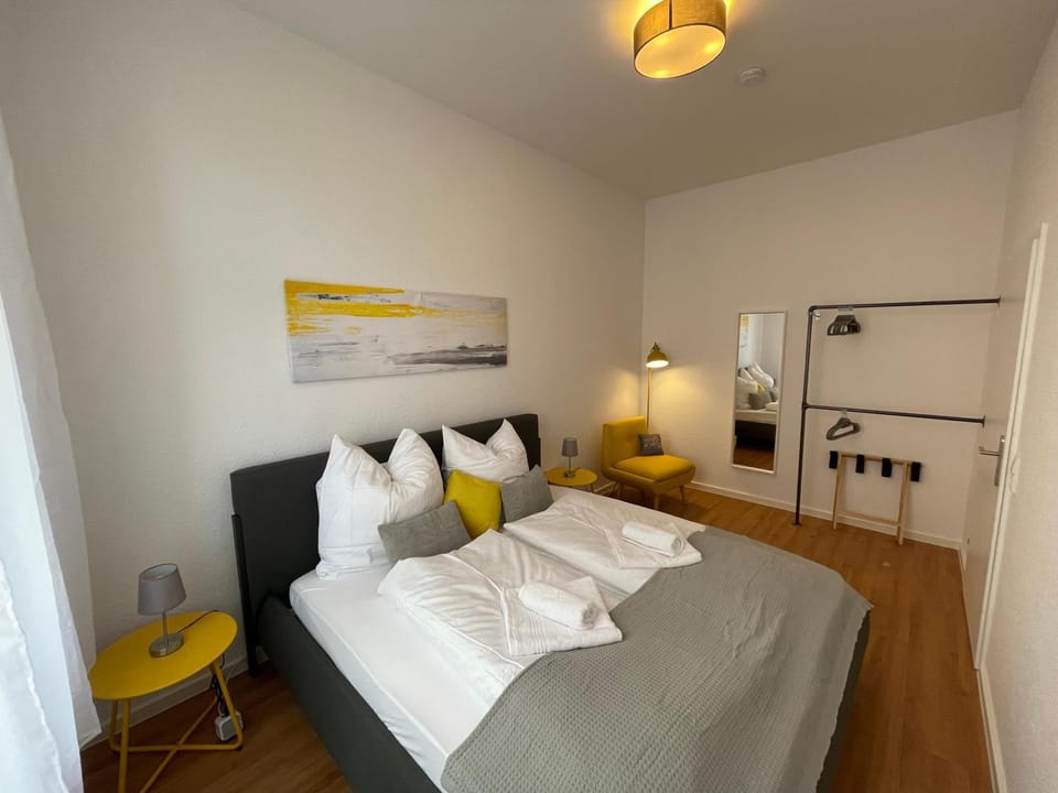Photo of the whole room, Bedroom
