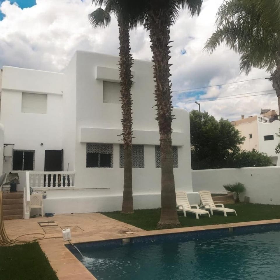 Property building, Patio, Day, Garden, Pool view, Swimming pool, sunbed
