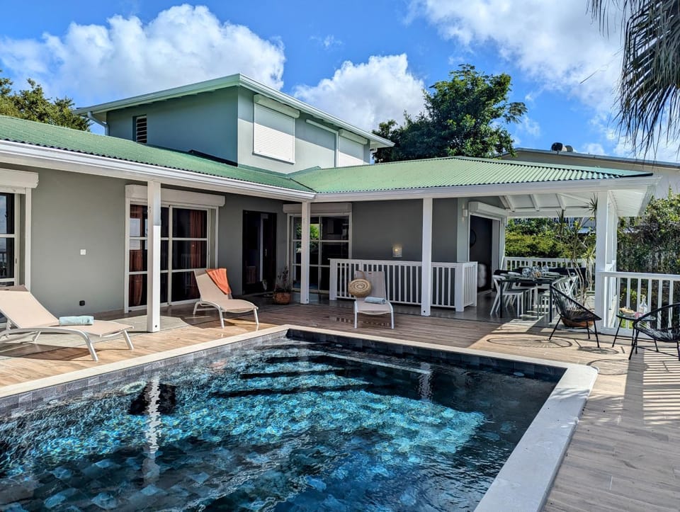 Property building, Patio, Day, View (from property/room), Balcony/Terrace, Pool view, Swimming pool, sunbed