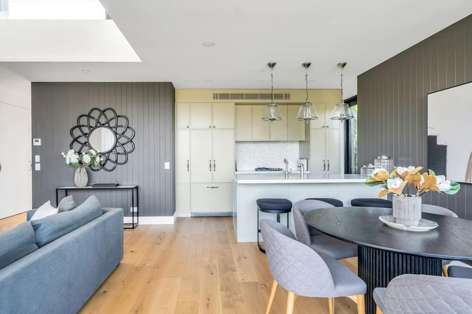 Living room, Dining area
