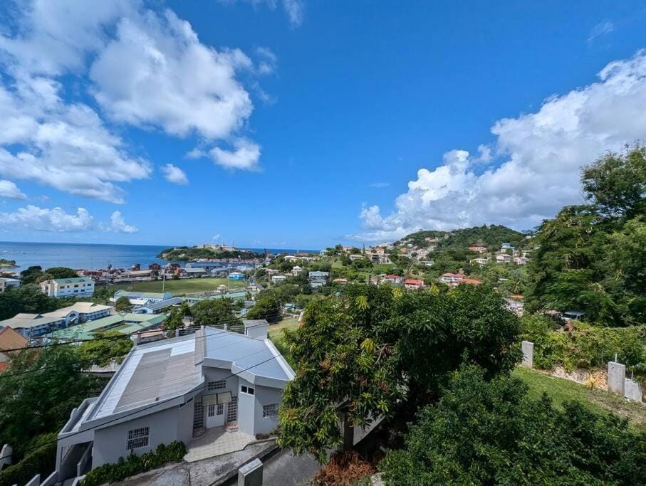 City view, Sea view