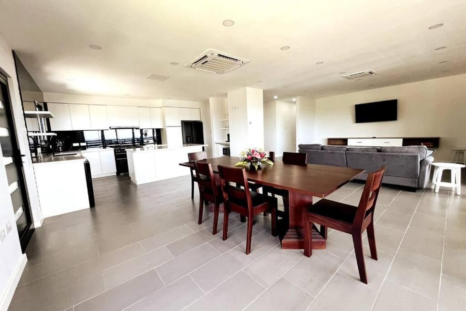 TV and multimedia, Kitchen or kitchenette, Seating area, Dining area