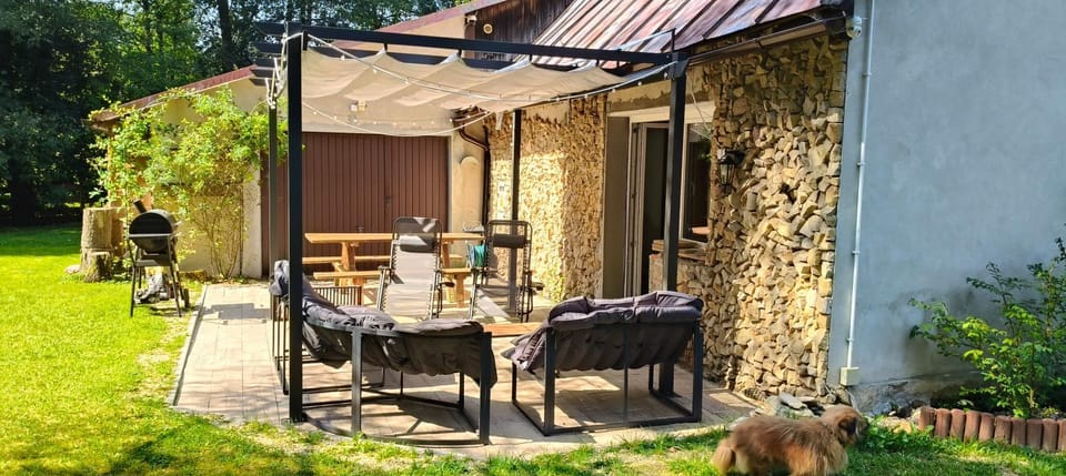 Property building, Patio, Spring, Day, Garden, Balcony/Terrace, Dining area, Garden view
