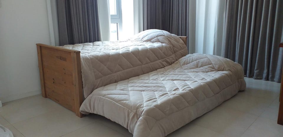Bed, Living room
