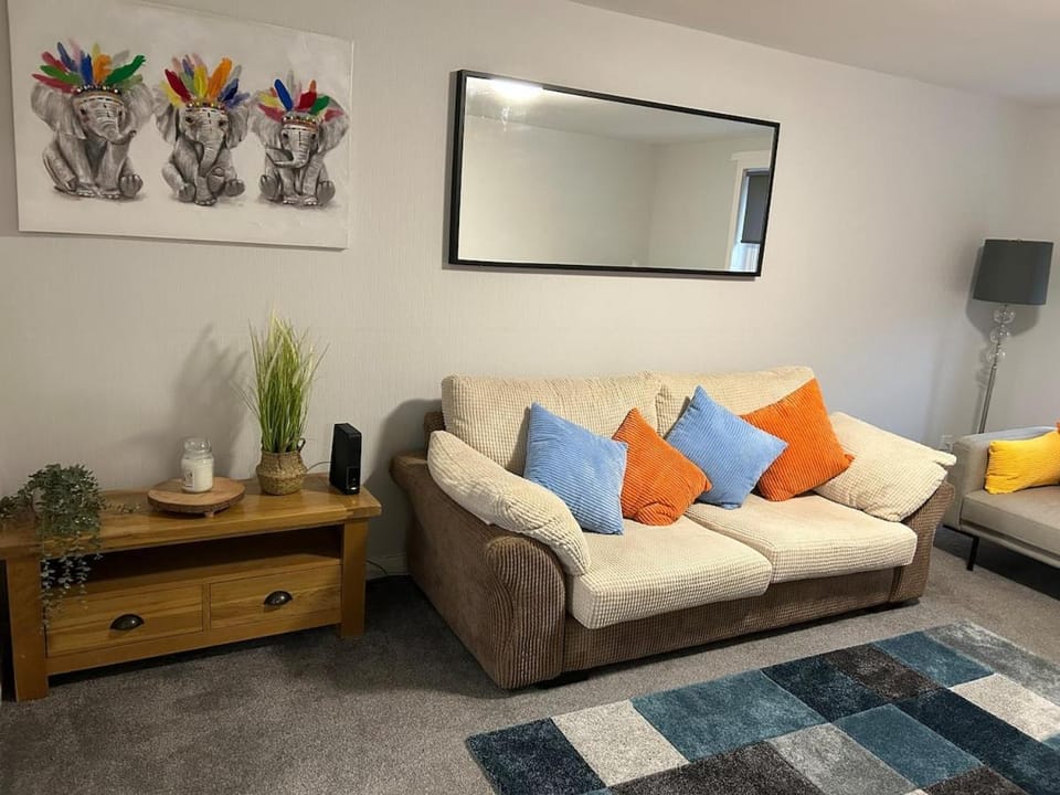 Spacious 2 bedroom apartment, entire place Apartment in Greenock