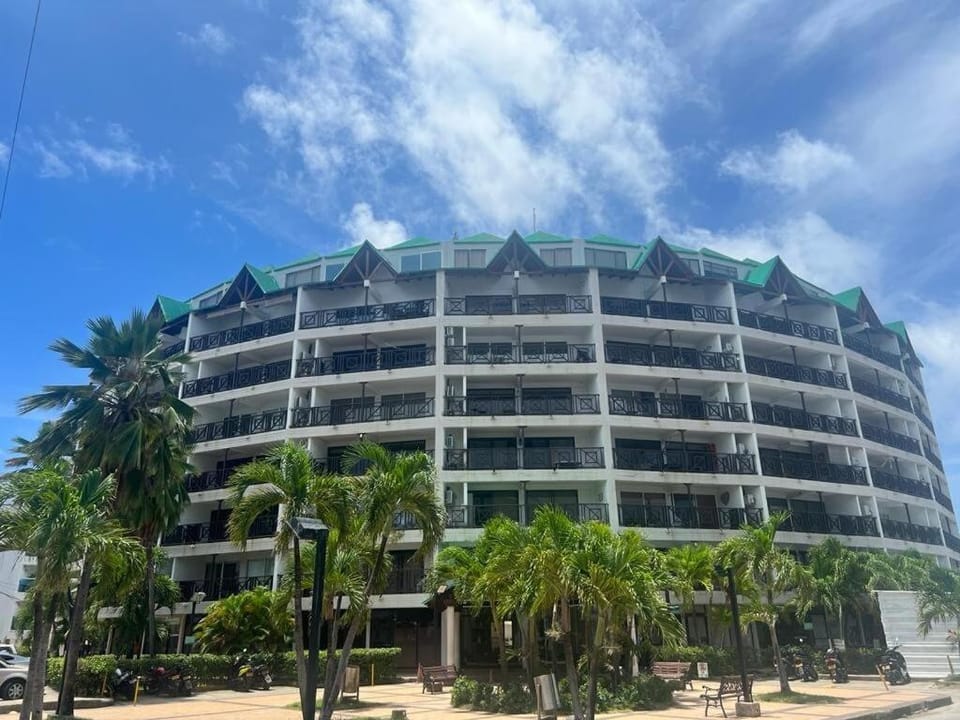 Remodelado y exclusivo cerca a playas Apartment in San Andres