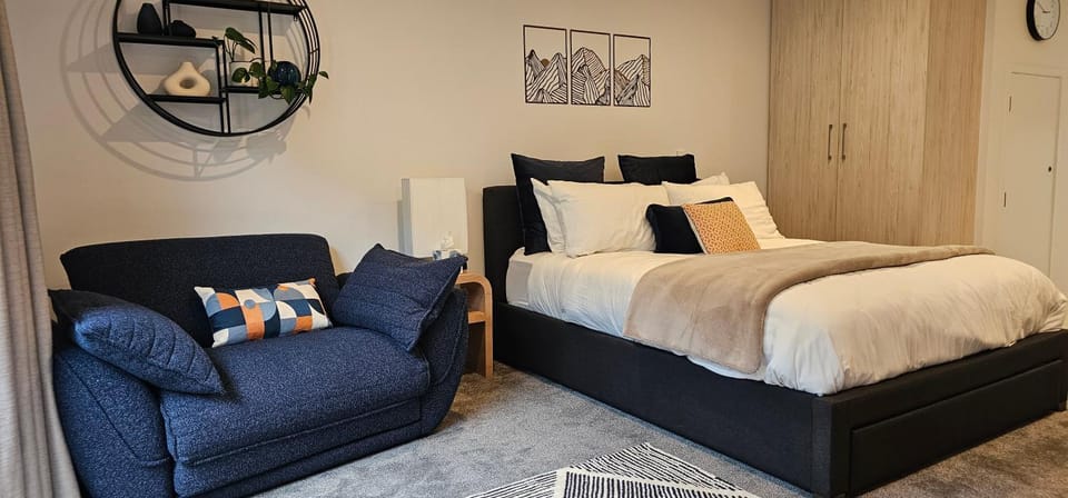 Bed, Living room, Seating area, Bedroom