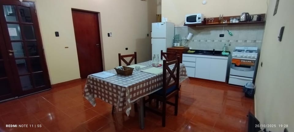 Kitchen or kitchenette, Living room, Dining area, oven, pet friendly, stove
