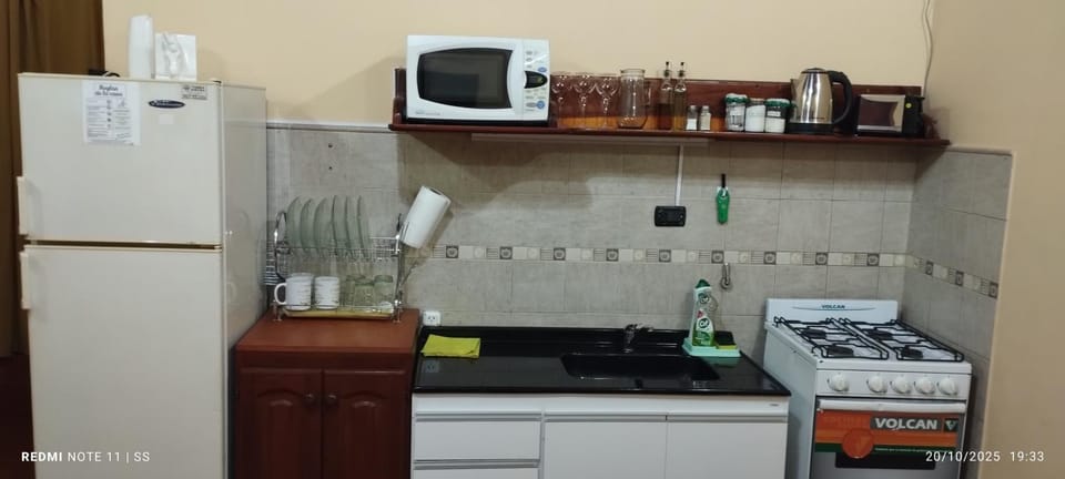 Coffee/tea facilities, Kitchen or kitchenette, oven, stove, toaster