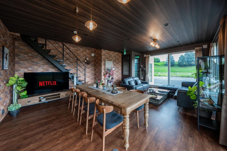 TV and multimedia, Living room, Dining area