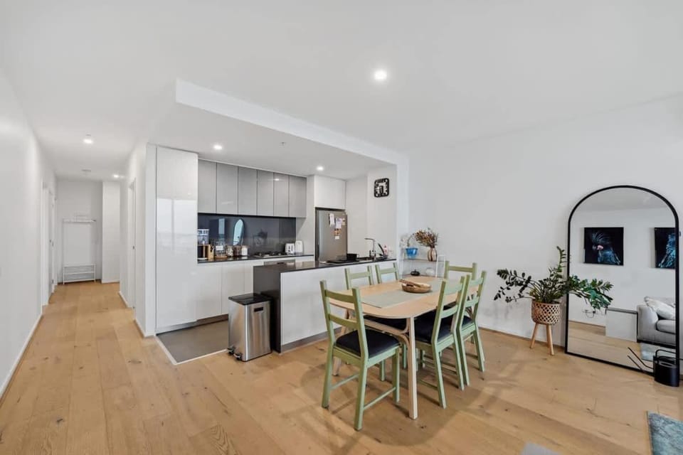 Riverina - Ultimate Footscray Getaway with parking Apartment in Melbourne