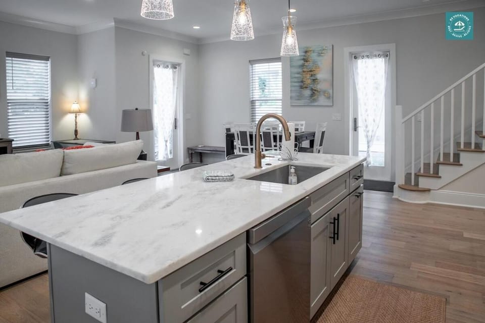 R3 at Inlet Beach with Pool Access and EV Connector - Walk to Beach House in Inlet Beach