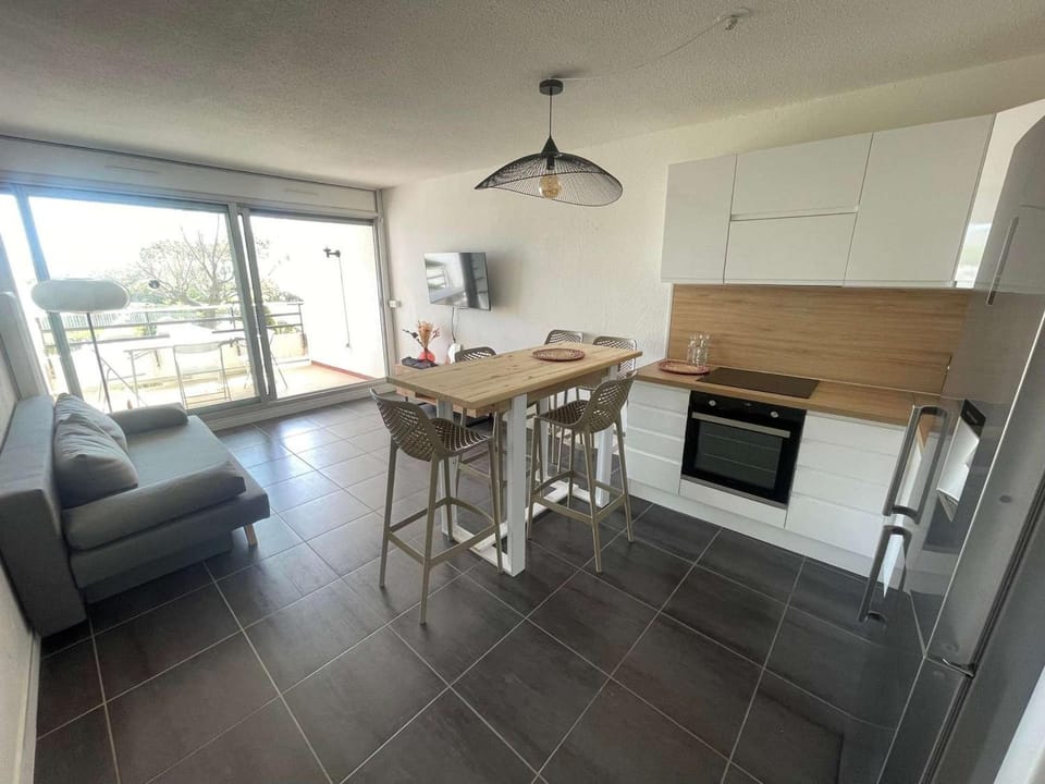 2 pièces avec piscine, proche plage, parking, 4 pers - FR-1-328-271 Apartment in La Grande-Motte