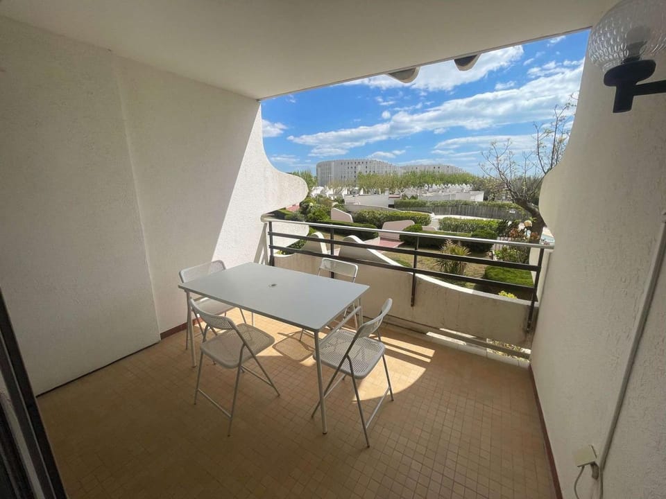 2 pièces avec piscine, proche plage, parking, 4 pers - FR-1-328-271 Apartment in La Grande-Motte