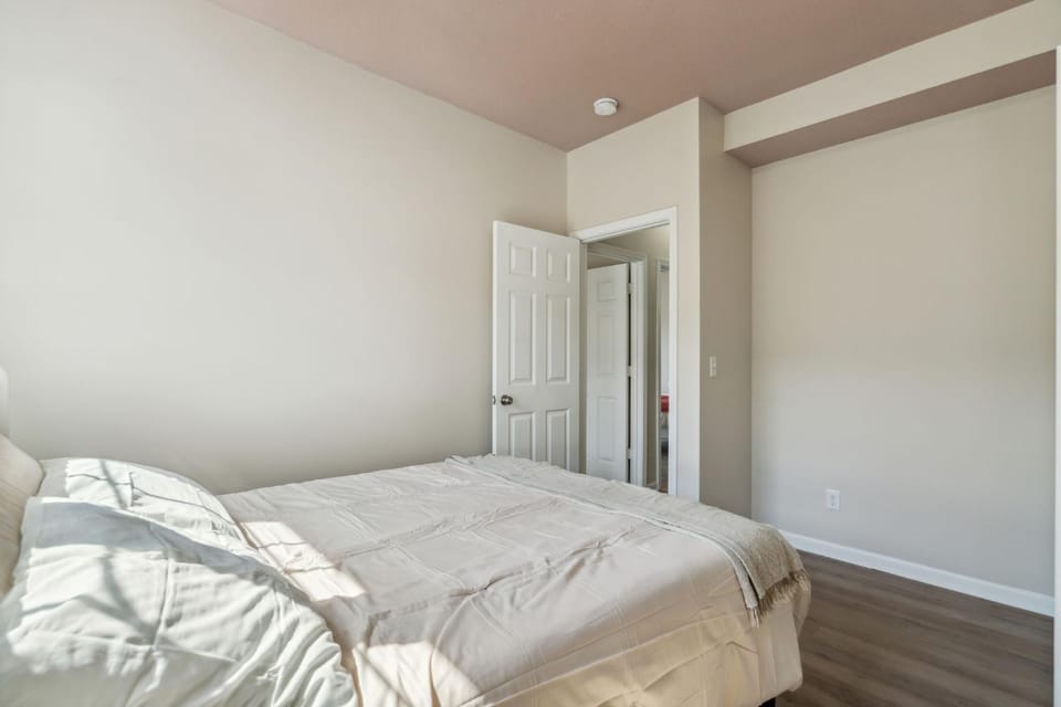 Newly Renovated 5BD 4BA Home near Downtown Apartment in Minneapolis