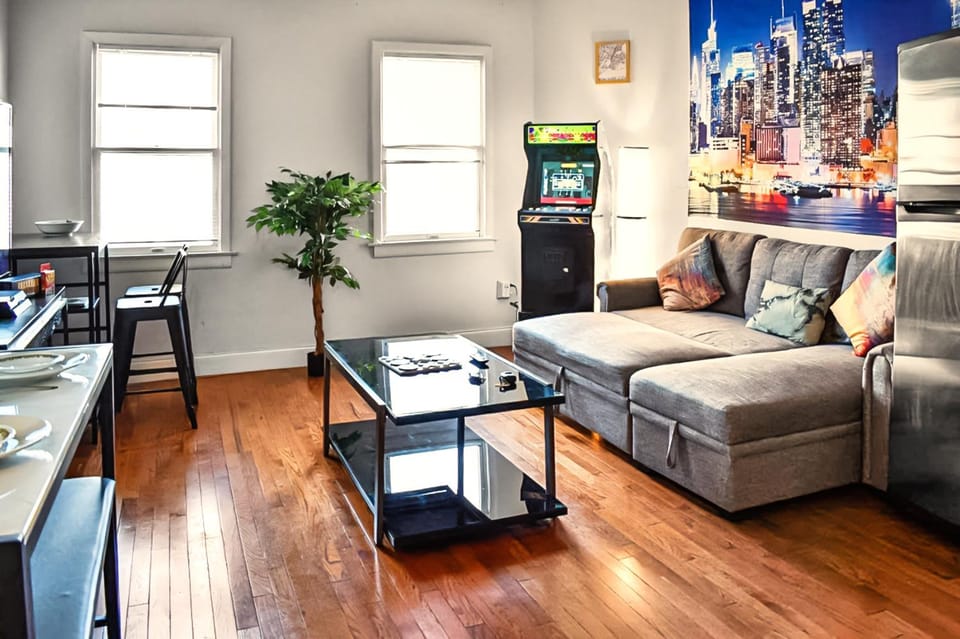 Communal lounge/ TV room, TV and multimedia, Living room, Seating area, Evening entertainment