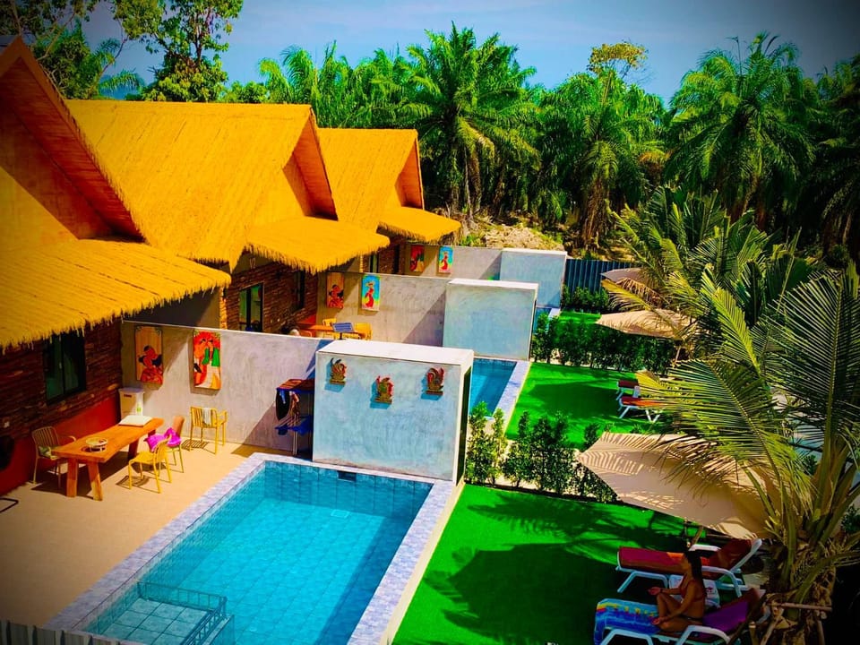 Property building, Garden view, Pool view, Swimming pool, sunbed