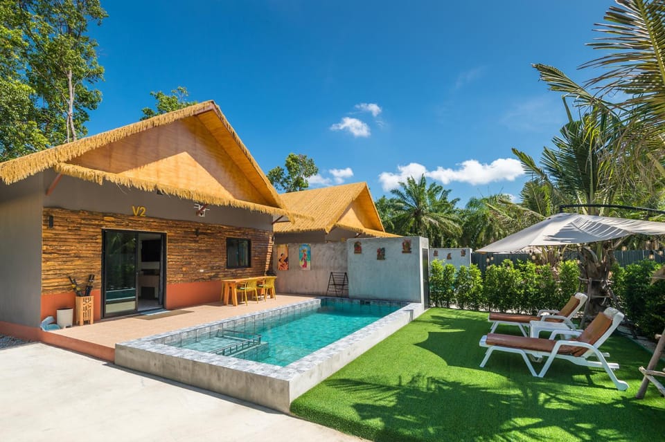 Property building, Patio, Day, Pool view, Swimming pool, sunbed