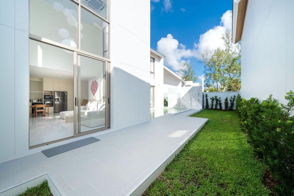 Property building, Patio, Day, Garden