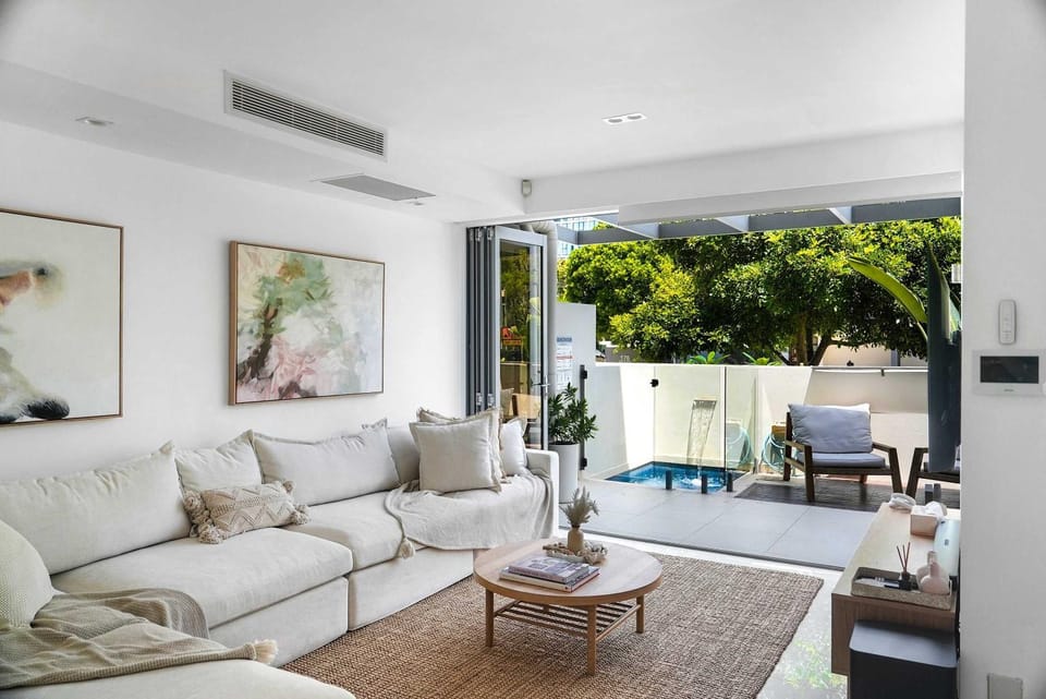 Patio, Living room
