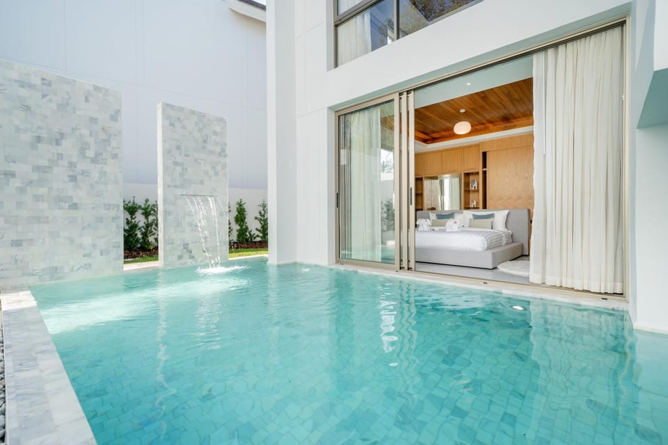 Bedroom, Swimming pool, Swimming pool