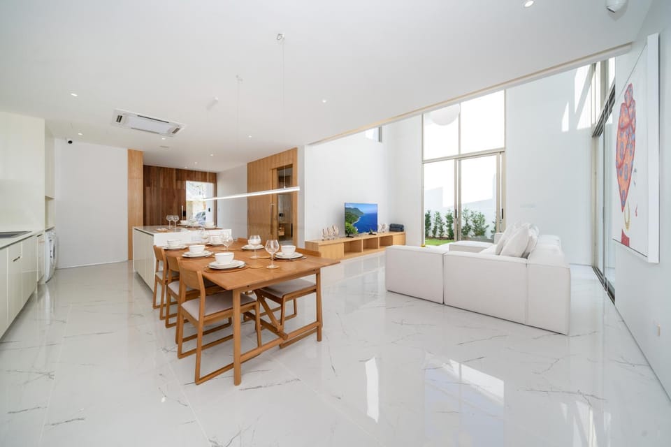 Kitchen or kitchenette, Living room, Seating area, Dining area