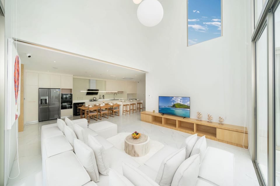 Kitchen or kitchenette, Living room, Seating area, Dining area