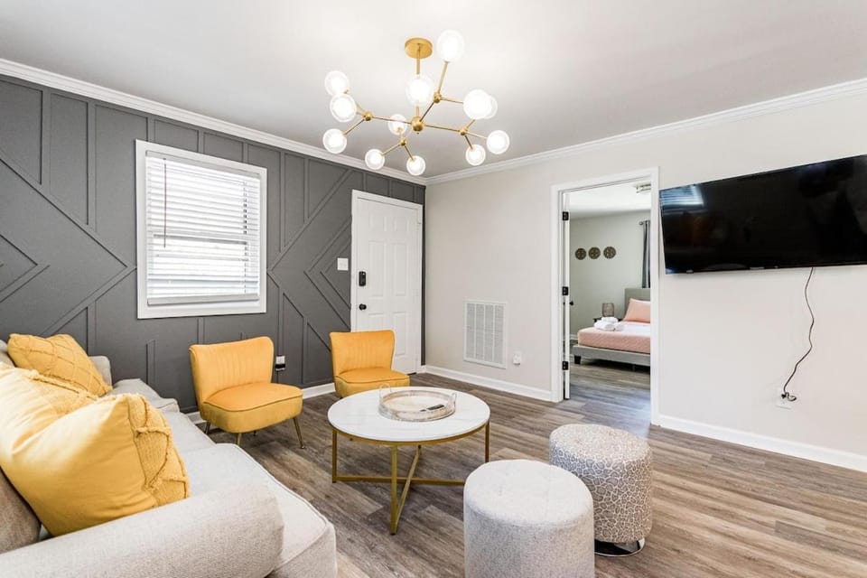 Renovated house close to Dtown Durham w king bed House in Durham