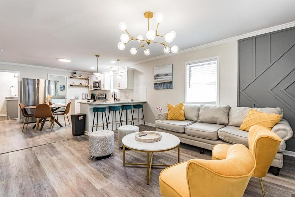 Renovated house close to Dtown Durham w king bed House in Durham