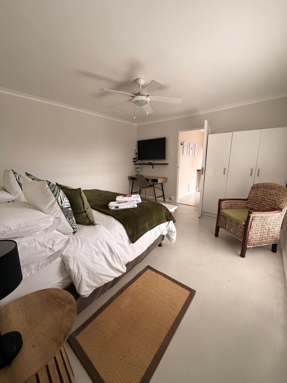 Weaver Lane Country Escape - The Bandit Porcupine Apartment in Port Elizabeth