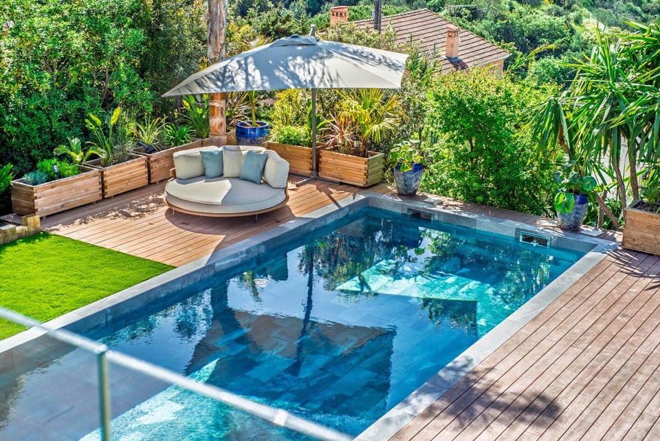 Patio, Pool view, Swimming pool, sunbed