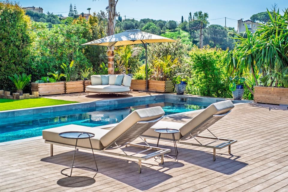 Natural landscape, Garden, Swimming pool, sunbed