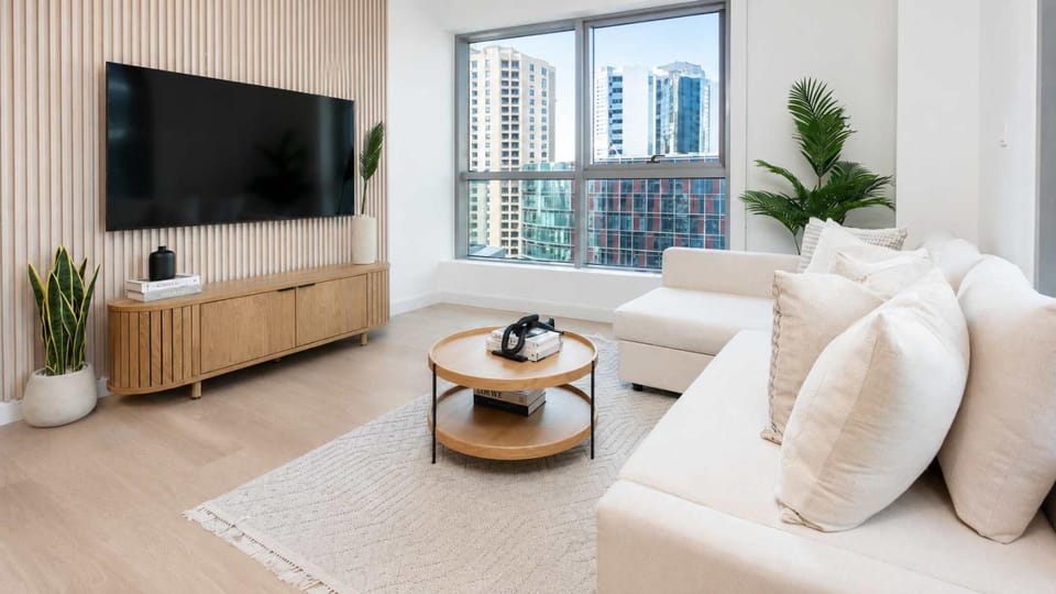 Free housekeeping visits during your stay - StayShort - 1 Bedroom that Sleeps 4 with Great City Views Apartment in Dubai