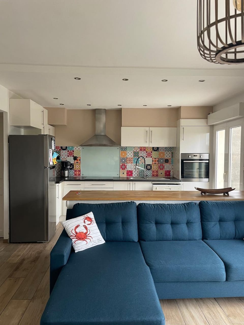 Kitchen or kitchenette, Living room, Seating area, dishwasher, oven, stove