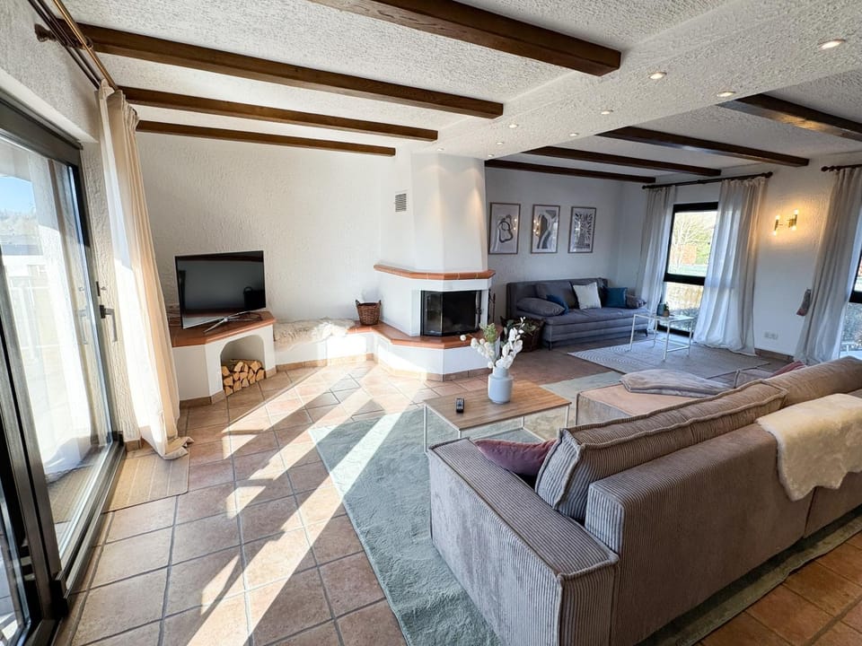 TV and multimedia, Living room, fireplace