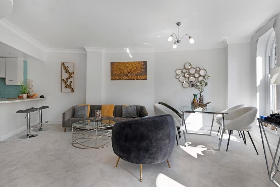 3 Bedroom Penthouse with Roof Terrace in Covent Garden Apartment in City of Westminster
