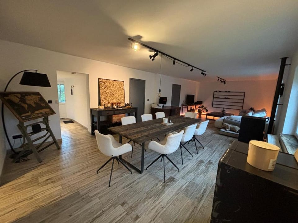Living room, Dining area