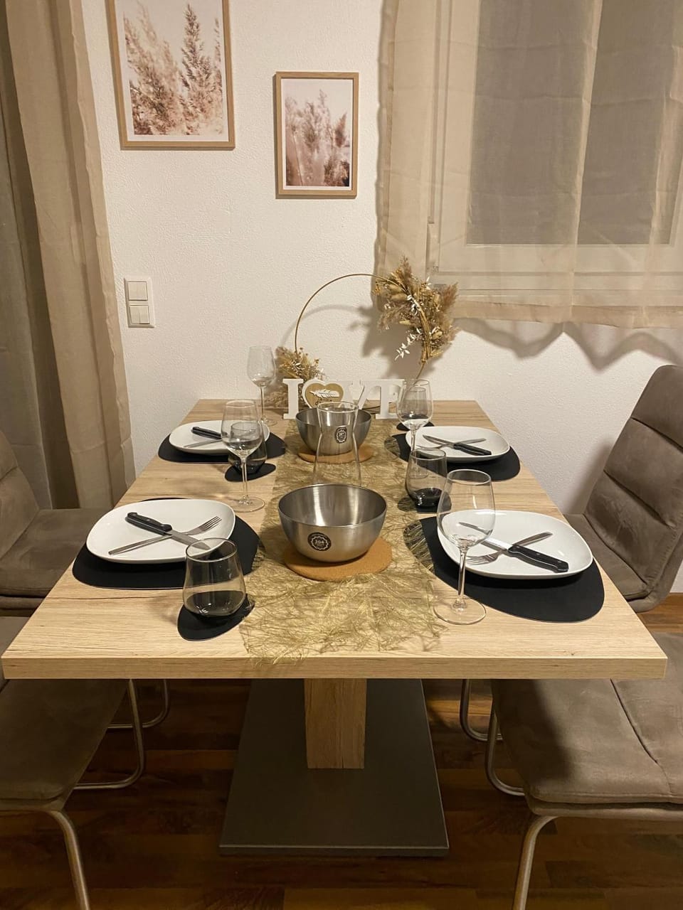 Seating area, Dining area