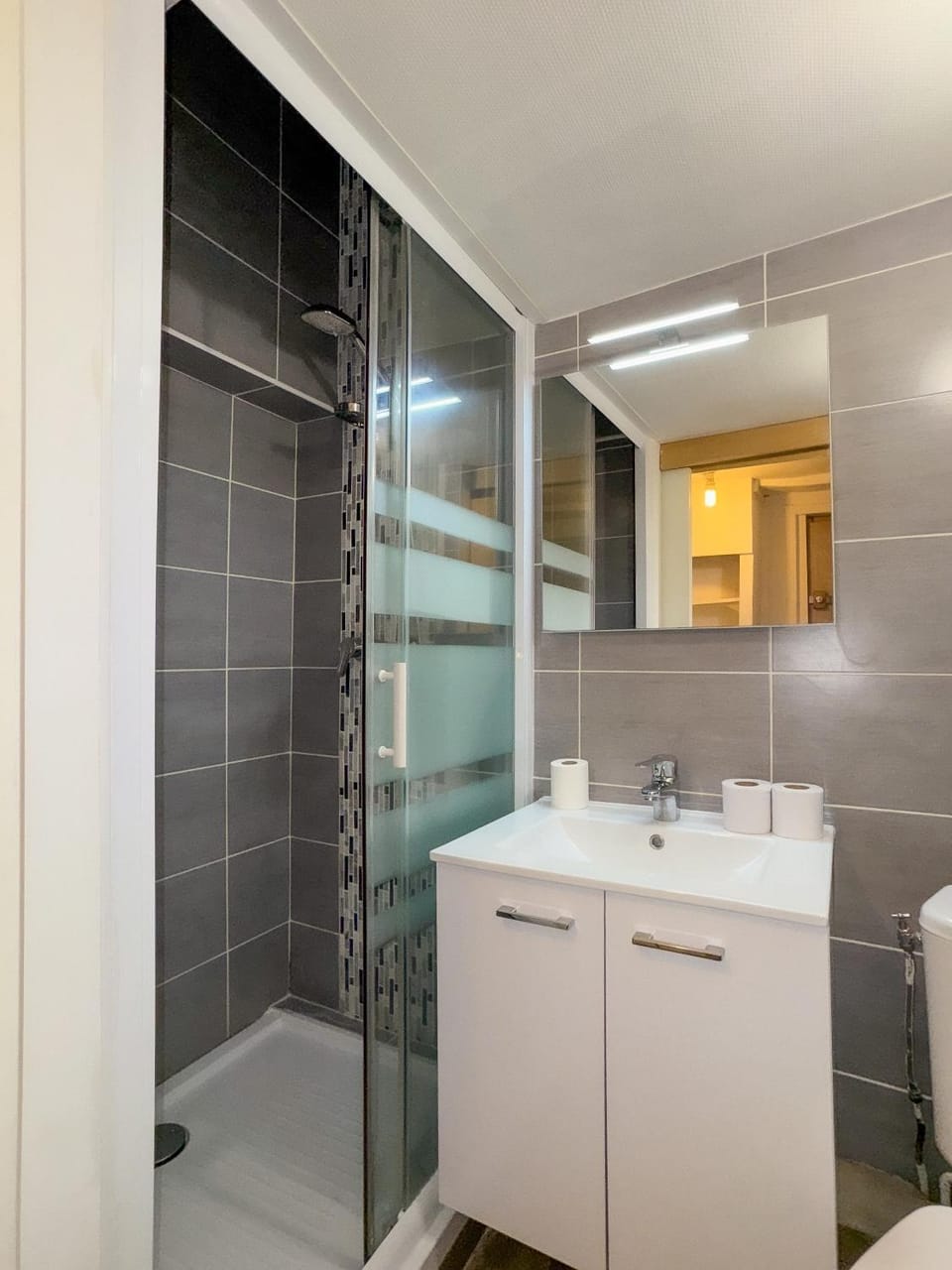 Shower, Bathroom, towels
