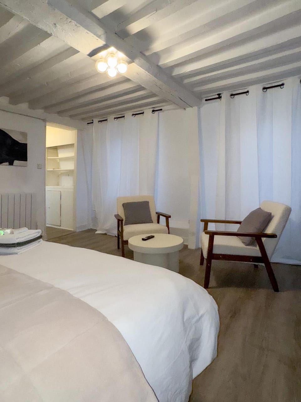 Bed, Living room, Seating area