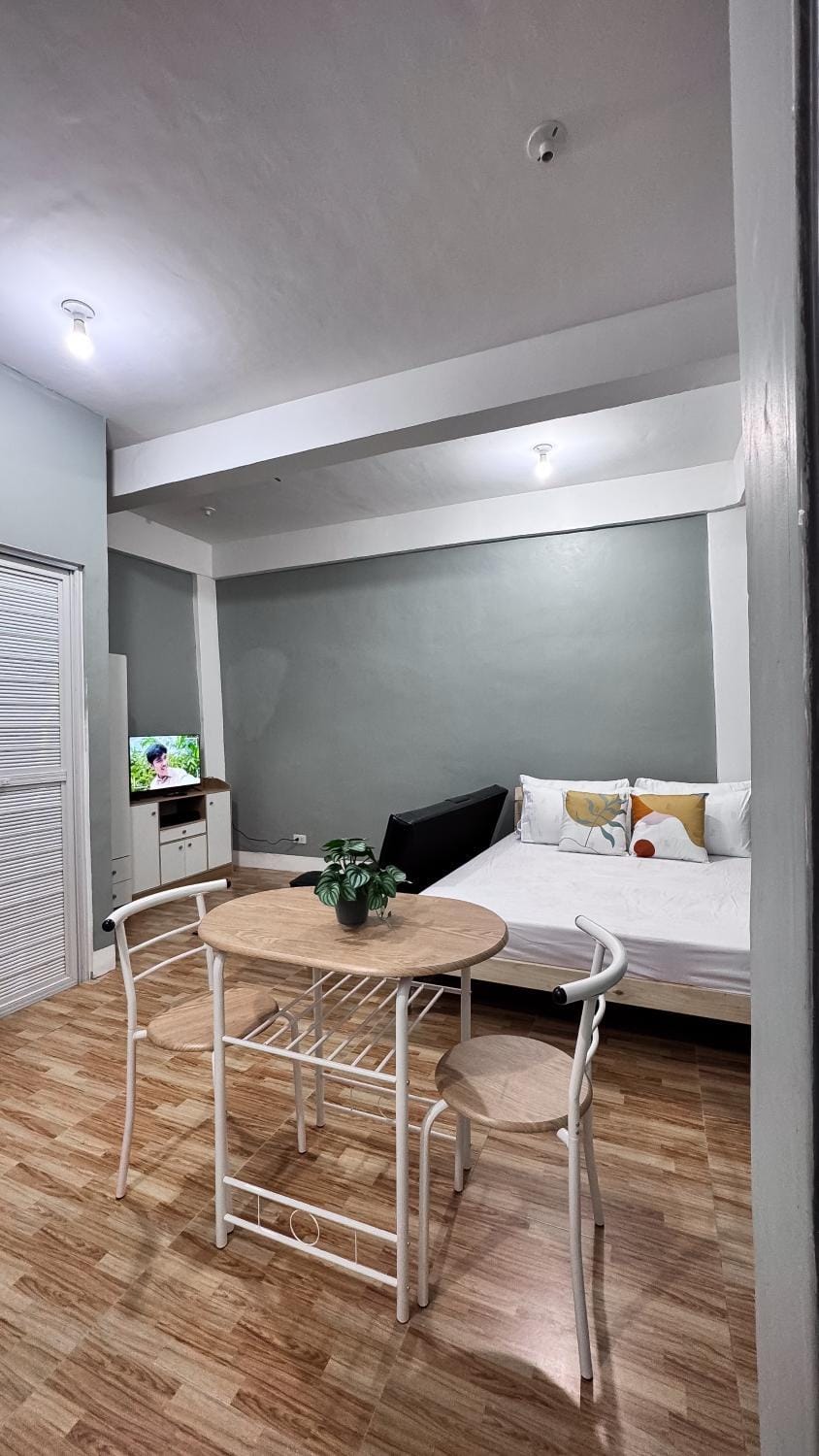 TV and multimedia, Living room, Photo of the whole room, Seating area, Dining area, Bedroom