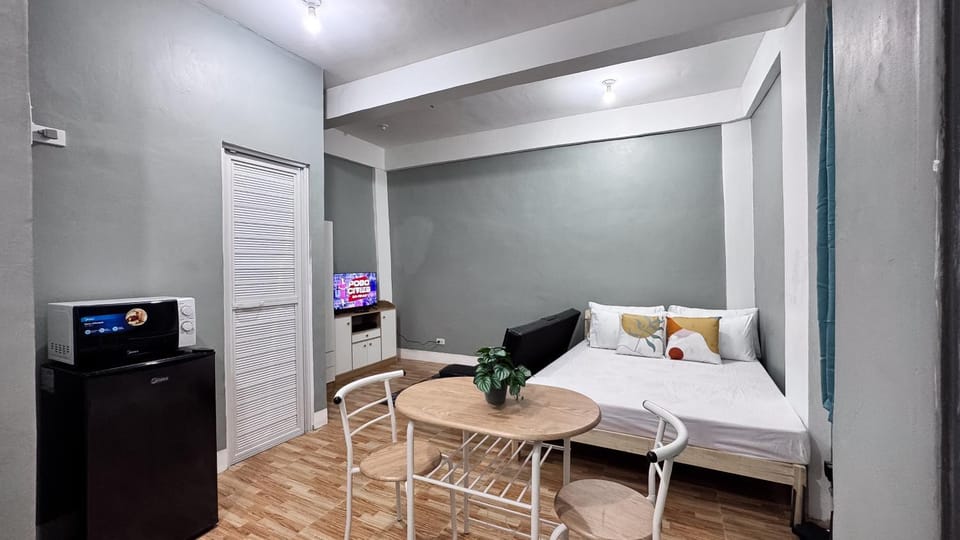 Bed, Kitchen or kitchenette, Photo of the whole room, Bedroom, oven