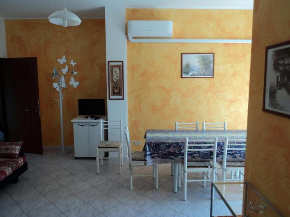 Appartamento in centro con terrazzo panoramico Apartment in Marcelli